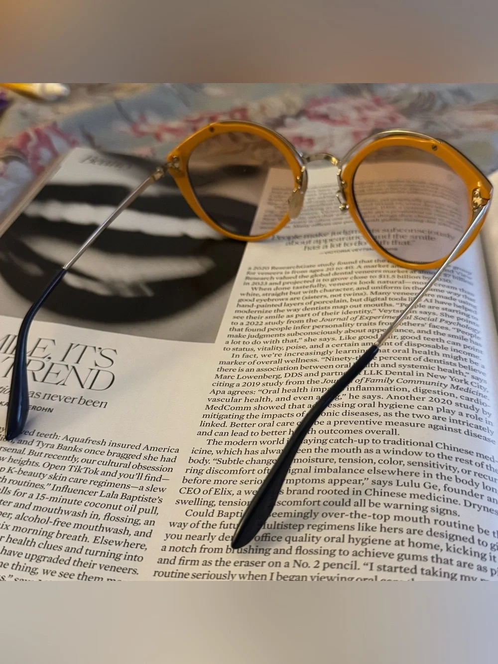 Prada black and yellow round frame